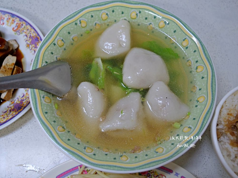 南投肉圓仔湯意麵｜南投復興路無招牌的路邊麵攤，在地人推薦南投意麵搭配肉圓仔湯，份量十足CP值高，必吃南投意麵、肉圓仔湯、餛飩麵與各類小菜!!!上午11點營業到晚上7點～