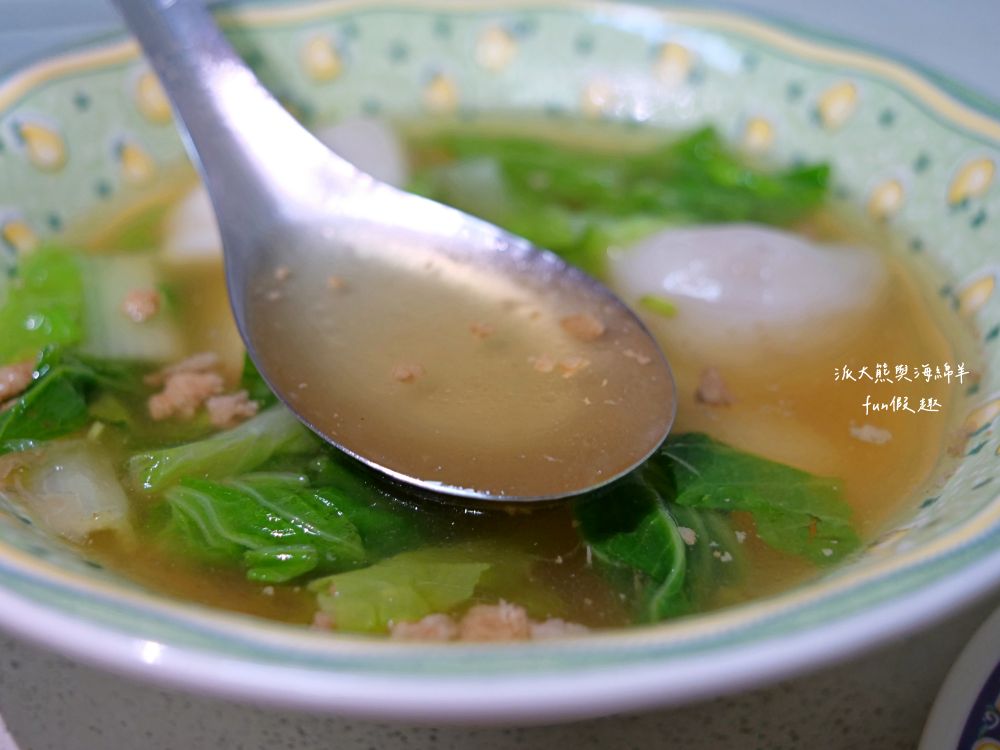 南投肉圓仔湯意麵｜南投復興路無招牌的路邊麵攤，在地人推薦南投意麵搭配肉圓仔湯，份量十足CP值高，必吃南投意麵、肉圓仔湯、餛飩麵與各類小菜!!!上午11點營業到晚上7點～
