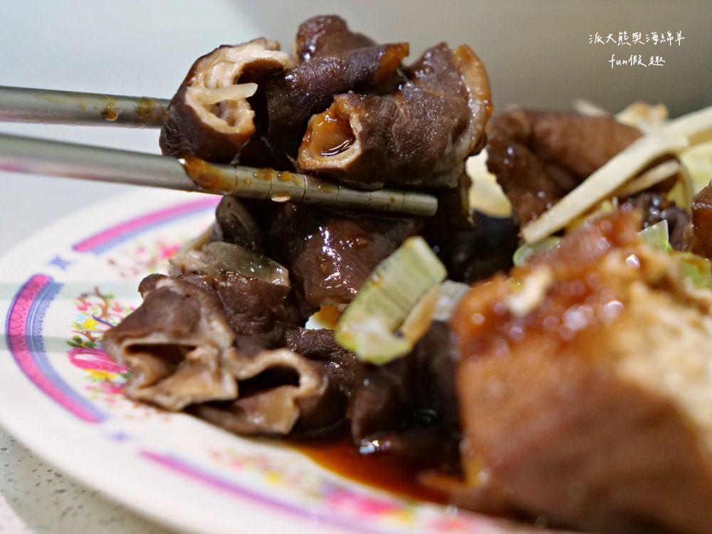 南投肉圓仔湯意麵｜南投復興路無招牌的路邊麵攤，在地人推薦南投意麵搭配肉圓仔湯，份量十足CP值高，必吃南投意麵、肉圓仔湯、餛飩麵與各類小菜!!!上午11點營業到晚上7點～