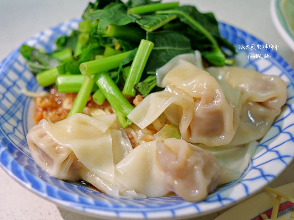南投肉圓仔湯意麵｜南投復興路無招牌的路邊麵攤，在地人推薦南投意麵搭配肉圓仔湯，份量十足CP值高，必吃南投意麵、肉圓仔湯、餛飩麵與各類小菜!!!上午11點營業到晚上7點～