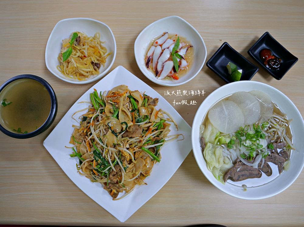 唔麵食堂｜主打充滿南洋風味Q彈越式炒粄條與鮮甜濃郁現熬大骨湯，餐點美味CP值高，草屯平價高水準美食又多1間!!!112新開幕～