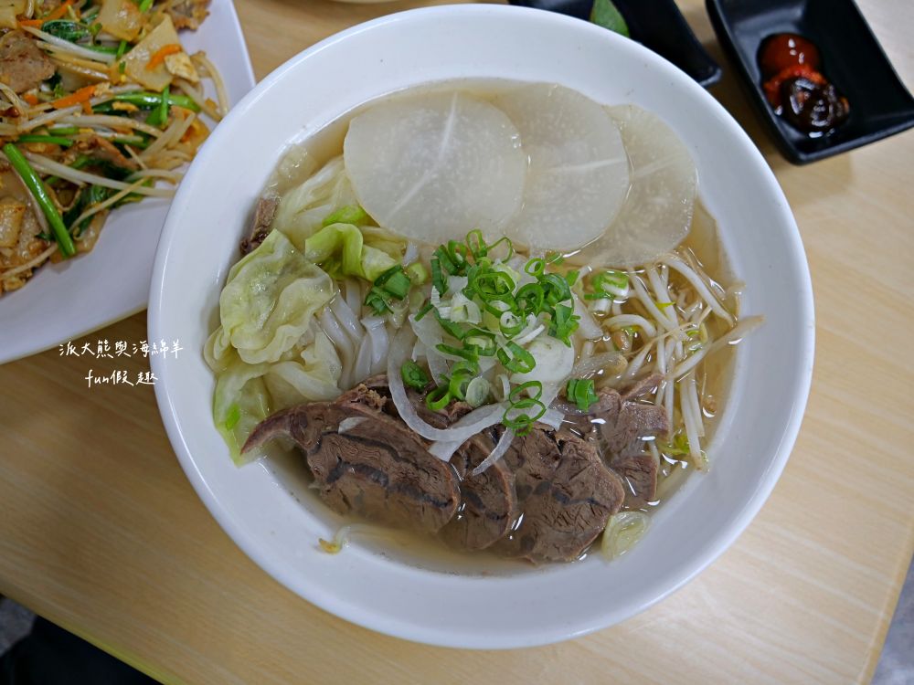 唔麵食堂｜主打充滿南洋風味Q彈越式炒粄條與鮮甜濃郁現熬大骨湯，餐點美味CP值高，草屯平價高水準美食又多1間!!!112新開幕～