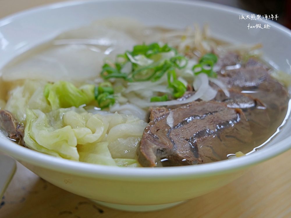 唔麵食堂｜主打充滿南洋風味Q彈越式炒粄條與鮮甜濃郁現熬大骨湯，餐點美味CP值高，草屯平價高水準美食又多1間!!!112新開幕～