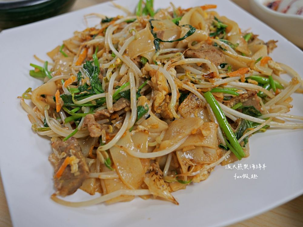 唔麵食堂｜主打充滿南洋風味Q彈越式炒粄條與鮮甜濃郁現熬大骨湯，餐點美味CP值高，草屯平價高水準美食又多1間!!!112新開幕～