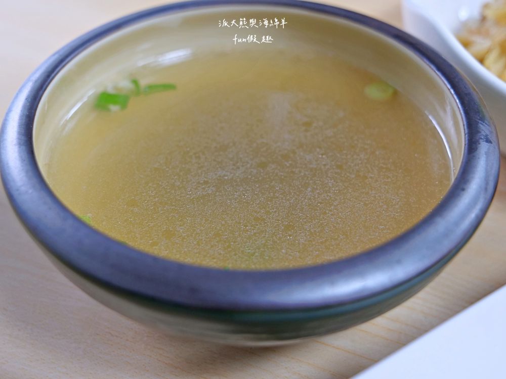 唔麵食堂｜主打充滿南洋風味Q彈越式炒粄條與鮮甜濃郁現熬大骨湯，餐點美味CP值高，草屯平價高水準美食又多1間!!!112新開幕～