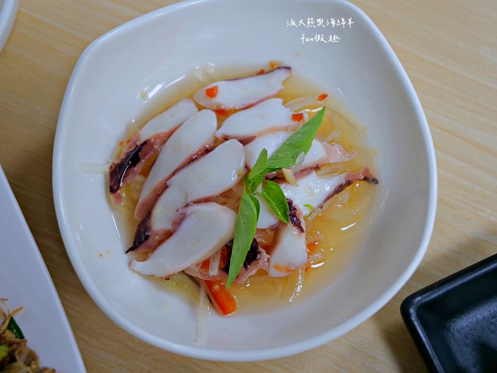 唔麵食堂｜主打充滿南洋風味Q彈越式炒粄條與鮮甜濃郁現熬大骨湯，餐點美味CP值高，草屯平價高水準美食又多1間!!!112新開幕～