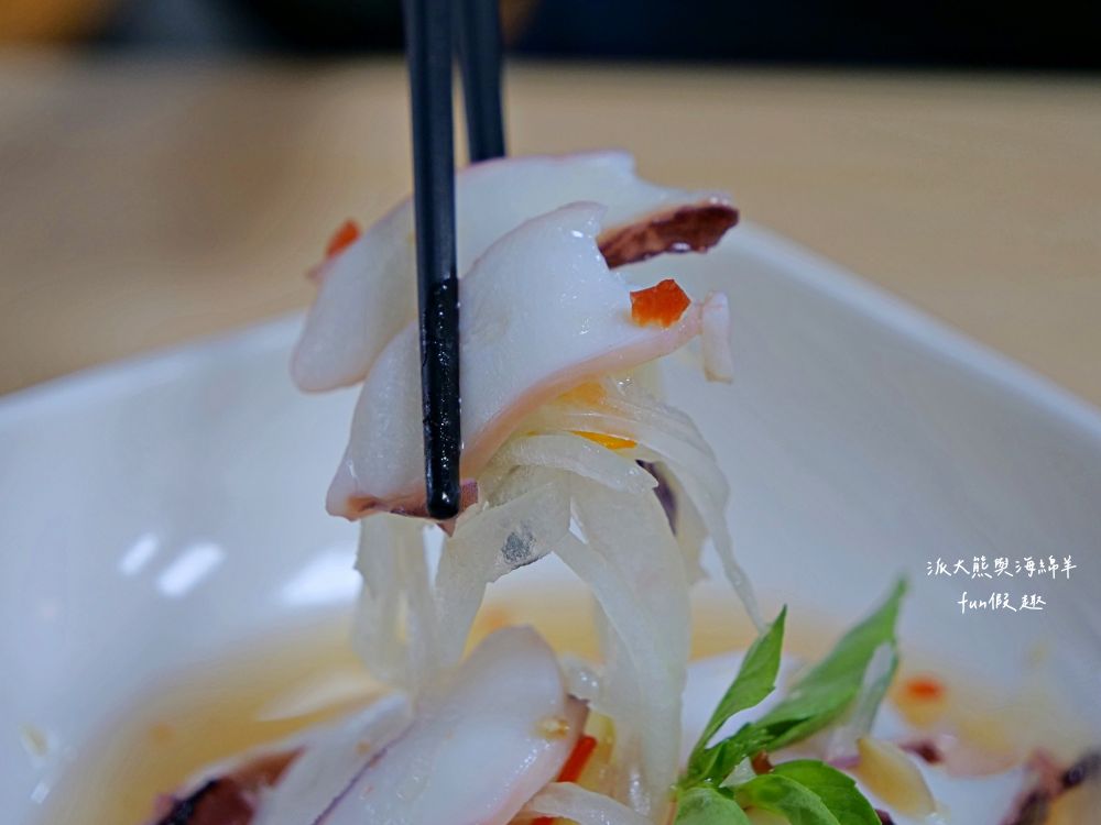 唔麵食堂｜主打充滿南洋風味Q彈越式炒粄條與鮮甜濃郁現熬大骨湯，餐點美味CP值高，草屯平價高水準美食又多1間!!!112新開幕～