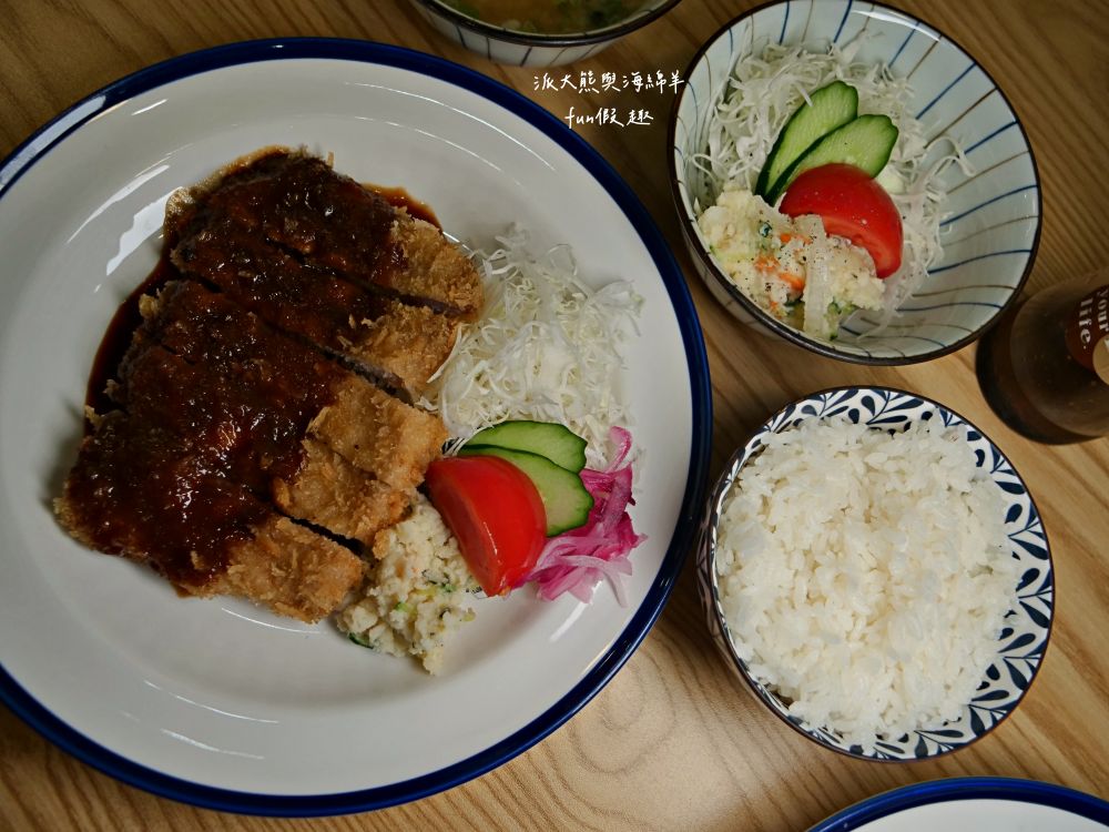 小東洋日式洋食館｜南投草屯隱藏版高CP值手作日式咖哩，推薦必吃咖哩飯、燉豬肉、炸漢堡排、美味布丁，用餐氛圍簡約溫馨，是在地人不想告訴你的口袋名單～高達4.9顆星，112.4開幕