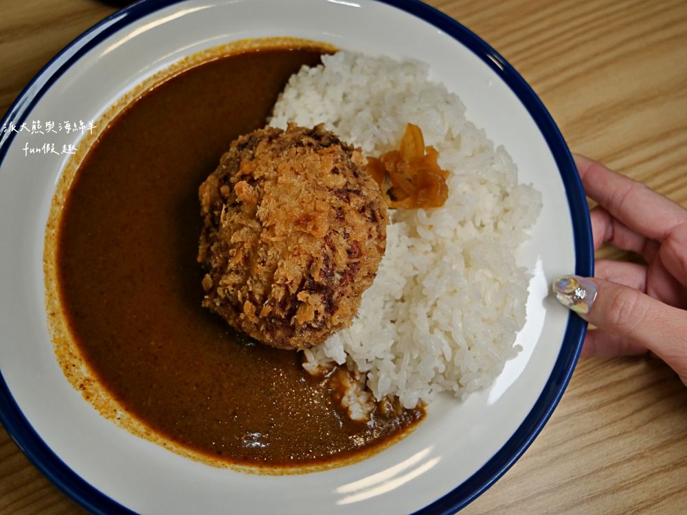 小東洋日式洋食館｜南投草屯隱藏版高CP值手作日式咖哩，推薦必吃咖哩飯、燉豬肉、炸漢堡排、美味布丁，用餐氛圍簡約溫馨，是在地人不想告訴你的口袋名單～高達4.9顆星，112.4開幕