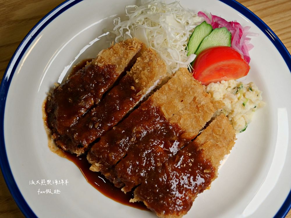 小東洋日式洋食館｜南投草屯隱藏版高CP值手作日式咖哩，推薦必吃咖哩飯、燉豬肉、炸漢堡排、美味布丁，用餐氛圍簡約溫馨，是在地人不想告訴你的口袋名單～高達4.9顆星，112.4開幕