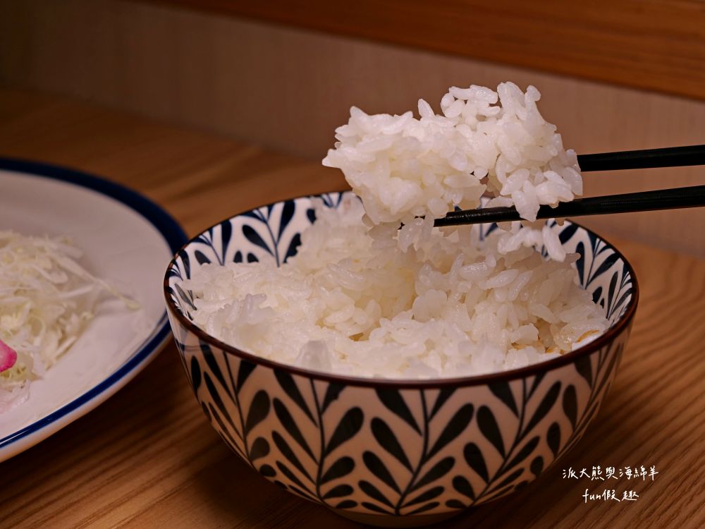 小東洋日式洋食館｜南投草屯隱藏版高CP值手作日式咖哩，推薦必吃咖哩飯、燉豬肉、炸漢堡排、美味布丁，用餐氛圍簡約溫馨，是在地人不想告訴你的口袋名單～高達4.9顆星，112.4開幕