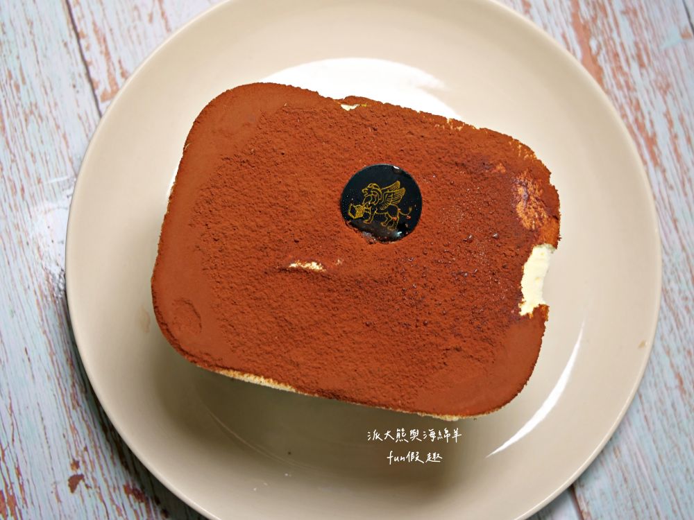 柏尼西蒙甜點工坊Buonissimo｜南投埔里竟有道地提拉米蘇，主廚來自北義柏丁家族並遵循傳統古法，將馬斯卡邦乳酪、比利時可可粉及拇指餅乾完美結合，還原充滿義式風情的精緻甜點，送禮自用兩相宜!!!共有5種口味～