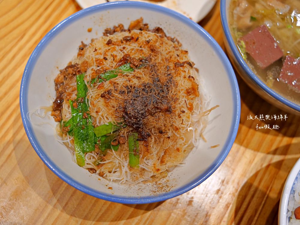 阿蓮米粉湯｜經典Q彈米粉與新鮮飽滿大蚵仔完美結合，份量十足CP值高的溫馨家常料理，鄰近臺中後火車站及大魯閣新時代購物中心，傳承逾一甲子的古早好味道!!!第3代在108年開設，連食尚玩家都來採訪唷～