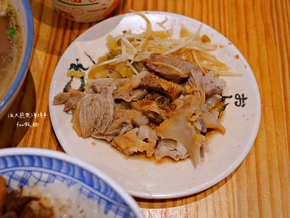 阿蓮米粉湯｜經典Q彈米粉與新鮮飽滿大蚵仔完美結合，份量十足CP值高的溫馨家常料理，鄰近臺中後火車站及大魯閣新時代購物中心，傳承逾一甲子的古早好味道!!!第3代在108年開設，連食尚玩家都來採訪唷～