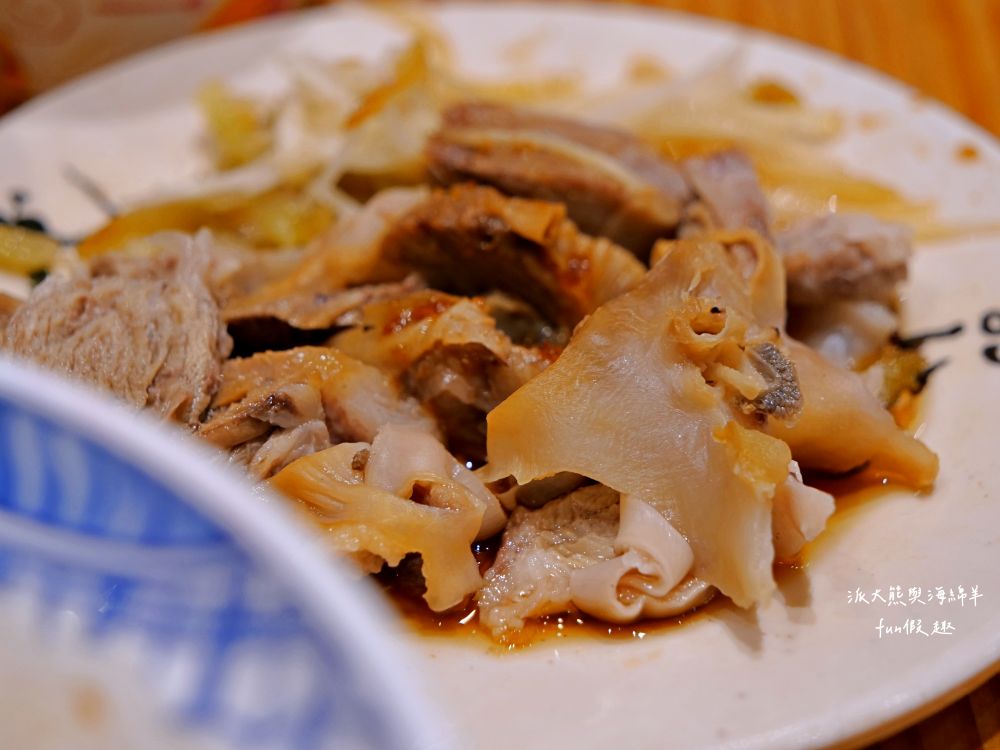 阿蓮米粉湯｜經典Q彈米粉與新鮮飽滿大蚵仔完美結合，份量十足CP值高的溫馨家常料理，鄰近臺中後火車站及大魯閣新時代購物中心，傳承逾一甲子的古早好味道!!!第3代在108年開設，連食尚玩家都來採訪唷～