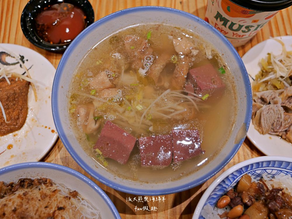 阿蓮米粉湯｜經典Q彈米粉與新鮮飽滿大蚵仔完美結合，份量十足CP值高的溫馨家常料理，鄰近臺中後火車站及大魯閣新時代購物中心，傳承逾一甲子的古早好味道!!!第3代在108年開設，連食尚玩家都來採訪唷～