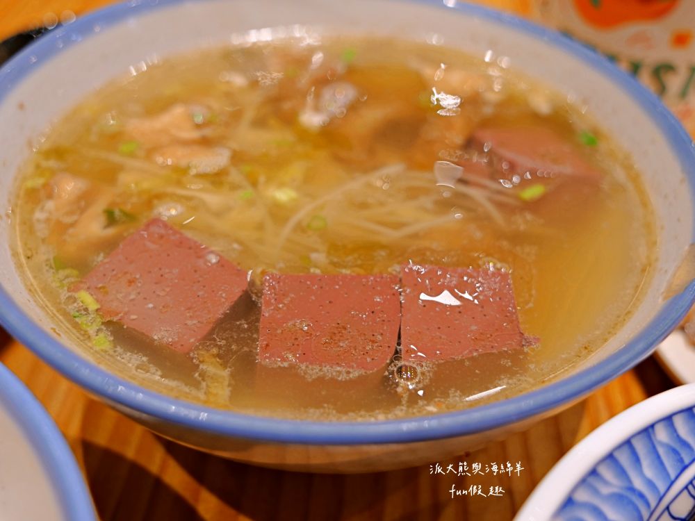 阿蓮米粉湯|經典Q彈米粉與新鮮飽滿大蚵仔完美結合,份量十足CP值高的溫馨家常料理,鄰近臺中後火車站及大魯閣新時代購物中心,傳承逾一甲子的古早好味道!!!第3代在108年開設,連食尚玩家都來採訪唷~ - 第28張圖 阿蓮米粉湯|經典Q彈米粉與新鮮飽滿大蚵仔完美結合,份量十足CP值高的溫馨家常料理,鄰近臺中後火車站及大魯閣新時代購物中心,傳承逾一甲子的古早好味道!!!第3代在108年開設,連食尚玩家都來採訪唷~