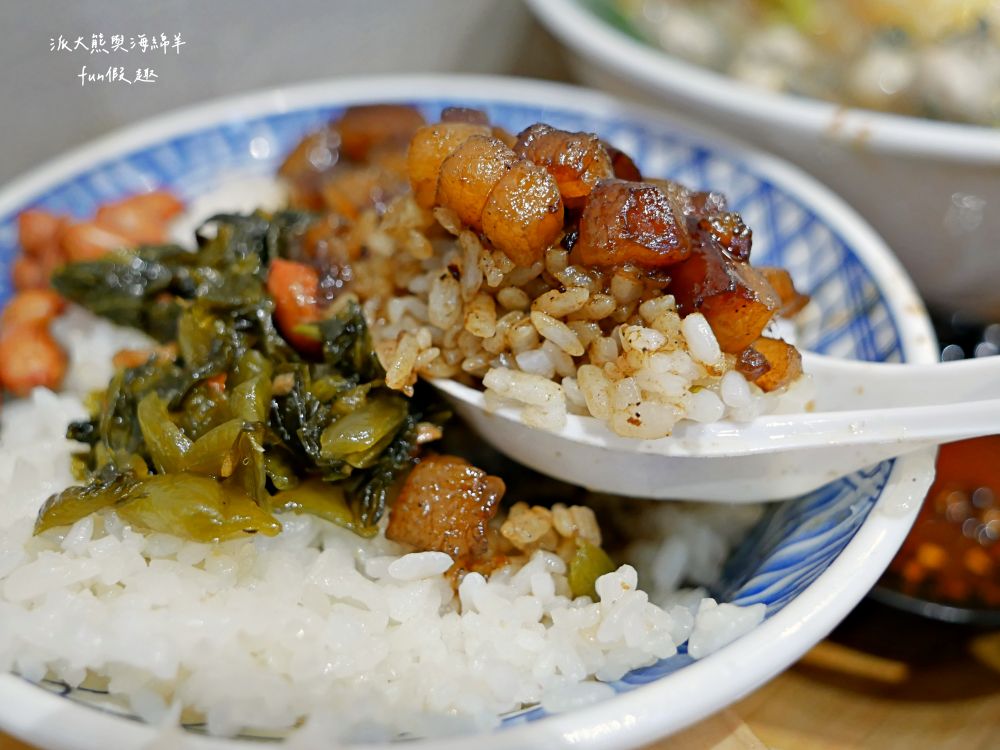 阿蓮米粉湯|經典Q彈米粉與新鮮飽滿大蚵仔完美結合,份量十足CP值高的溫馨家常料理,鄰近臺中後火車站及大魯閣新時代購物中心,傳承逾一甲子的古早好味道!!!第3代在108年開設,連食尚玩家都來採訪唷~ - 第42張圖 阿蓮米粉湯|經典Q彈米粉與新鮮飽滿大蚵仔完美結合,份量十足CP值高的溫馨家常料理,鄰近臺中後火車站及大魯閣新時代購物中心,傳承逾一甲子的古早好味道!!!第3代在108年開設,連食尚玩家都來採訪唷~