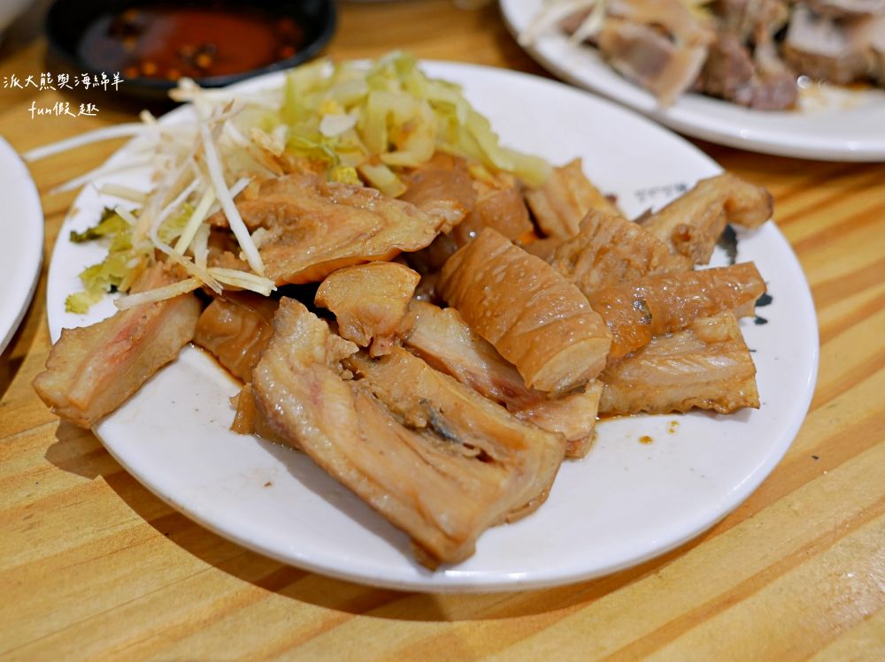 阿蓮米粉湯｜經典Q彈米粉與新鮮飽滿大蚵仔完美結合，份量十足CP值高的溫馨家常料理，鄰近臺中後火車站及大魯閣新時代購物中心，傳承逾一甲子的古早好味道!!!第3代在108年開設，連食尚玩家都來採訪唷～