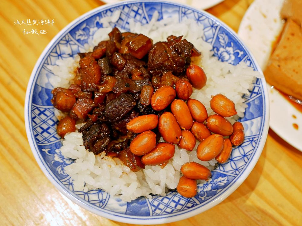 阿蓮米粉湯｜經典Q彈米粉與新鮮飽滿大蚵仔完美結合，份量十足CP值高的溫馨家常料理，鄰近臺中後火車站及大魯閣新時代購物中心，傳承逾一甲子的古早好味道!!!第3代在108年開設，連食尚玩家都來採訪唷～