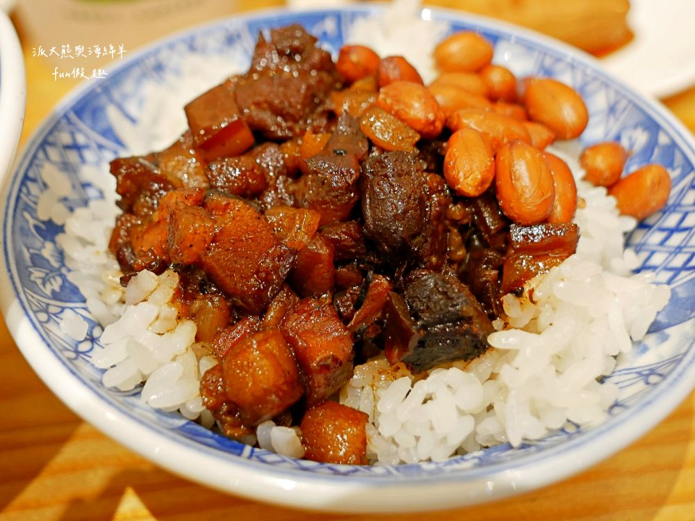 阿蓮米粉湯｜經典Q彈米粉與新鮮飽滿大蚵仔完美結合，份量十足CP值高的溫馨家常料理，鄰近臺中後火車站及大魯閣新時代購物中心，傳承逾一甲子的古早好味道!!!第3代在108年開設，連食尚玩家都來採訪唷～