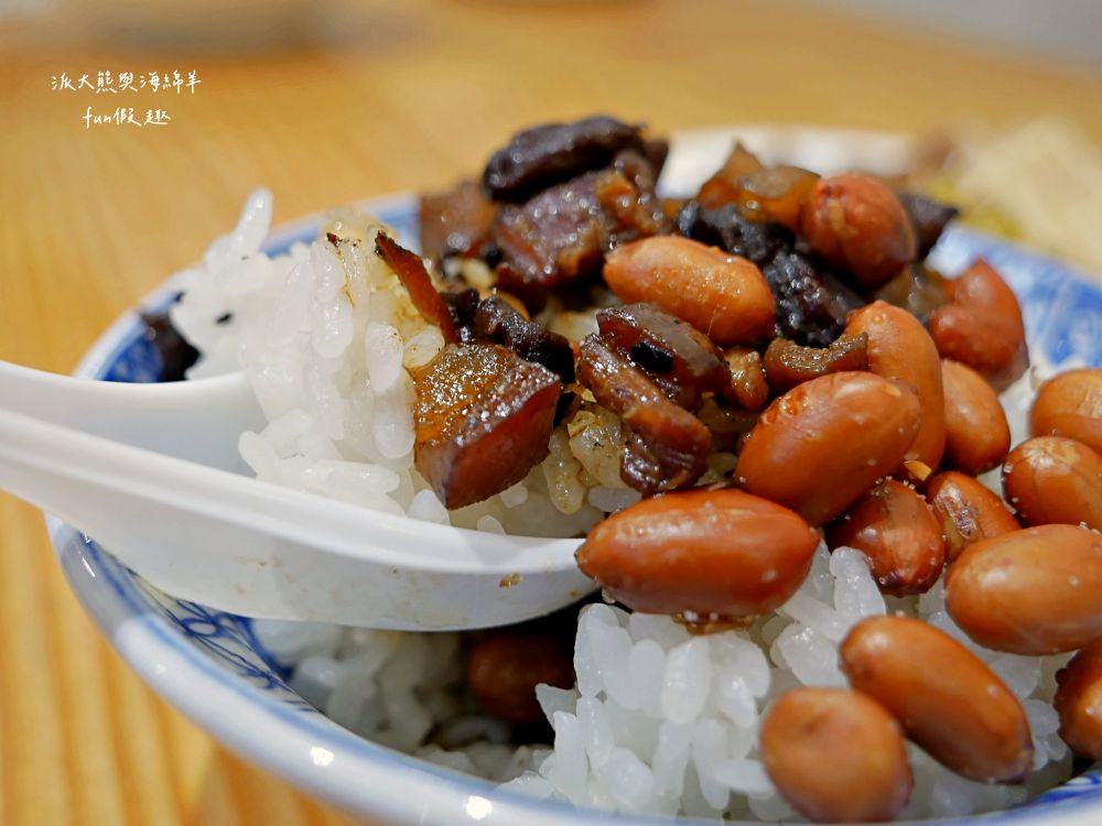 阿蓮米粉湯|經典Q彈米粉與新鮮飽滿大蚵仔完美結合,份量十足CP值高的溫馨家常料理,鄰近臺中後火車站及大魯閣新時代購物中心,傳承逾一甲子的古早好味道!!!第3代在108年開設,連食尚玩家都來採訪唷~ - 第51張圖 阿蓮米粉湯|經典Q彈米粉與新鮮飽滿大蚵仔完美結合,份量十足CP值高的溫馨家常料理,鄰近臺中後火車站及大魯閣新時代購物中心,傳承逾一甲子的古早好味道!!!第3代在108年開設,連食尚玩家都來採訪唷~