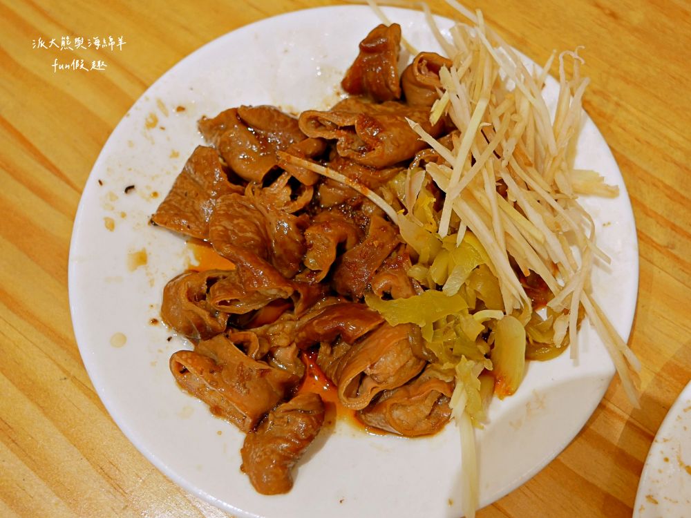 阿蓮米粉湯｜經典Q彈米粉與新鮮飽滿大蚵仔完美結合，份量十足CP值高的溫馨家常料理，鄰近臺中後火車站及大魯閣新時代購物中心，傳承逾一甲子的古早好味道!!!第3代在108年開設，連食尚玩家都來採訪唷～