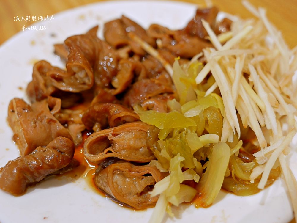 阿蓮米粉湯｜經典Q彈米粉與新鮮飽滿大蚵仔完美結合，份量十足CP值高的溫馨家常料理，鄰近臺中後火車站及大魯閣新時代購物中心，傳承逾一甲子的古早好味道!!!第3代在108年開設，連食尚玩家都來採訪唷～