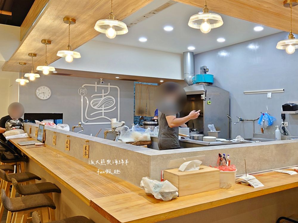 阿蓮米粉湯|經典Q彈米粉與新鮮飽滿大蚵仔完美結合,份量十足CP值高的溫馨家常料理,鄰近臺中後火車站及大魯閣新時代購物中心,傳承逾一甲子的古早好味道!!!第3代在108年開設,連食尚玩家都來採訪唷~ - 第8張圖 阿蓮米粉湯|經典Q彈米粉與新鮮飽滿大蚵仔完美結合,份量十足CP值高的溫馨家常料理,鄰近臺中後火車站及大魯閣新時代購物中心,傳承逾一甲子的古早好味道!!!第3代在108年開設,連食尚玩家都來採訪唷~