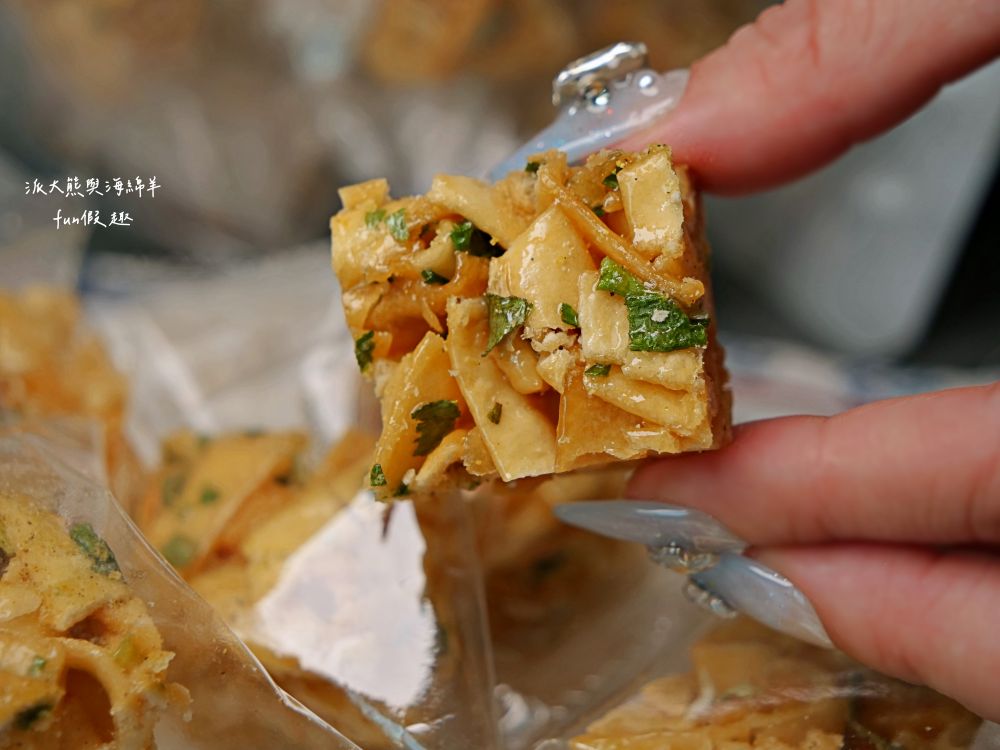 青澤伴手禮琪瑪酥正氣店｜臺東伴手禮優質推薦，琪瑪酥香脆不黏牙，創意翻轉傳統沙琪瑪，8種口味選擇眾多超好買，老少咸宜、送禮自用兩相宜，實體店裡還有老陳記地瓜酥、法式餅乾、釋迦酥、麻糬、蛋捲及各種農特產品～