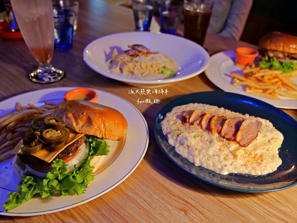 Oops驚奇咖啡｜鄰近花蓮東大門夜市，裝潢氛圍充滿驚喜，早午餐、義大利麵、甜點一次滿足，鬧中取靜的熱門複合式餐廳，並提供寵物友善環境～2012年開幕