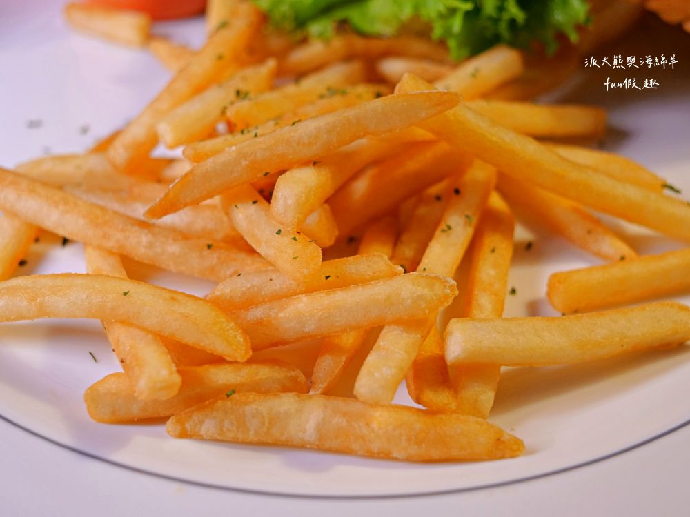 Oops驚奇咖啡|鄰近花蓮東大門夜市,裝潢氛圍充滿驚喜,早午餐、義大利麵、甜點一次滿足,鬧中取靜的熱門複合式餐廳,並提供寵物友善環境~2012年開幕 - 第26張圖 Oops驚奇咖啡|鄰近花蓮東大門夜市,裝潢氛圍充滿驚喜,早午餐、義大利麵、甜點一次滿足,鬧中取靜的熱門複合式餐廳,並提供寵物友善環境~2012年開幕