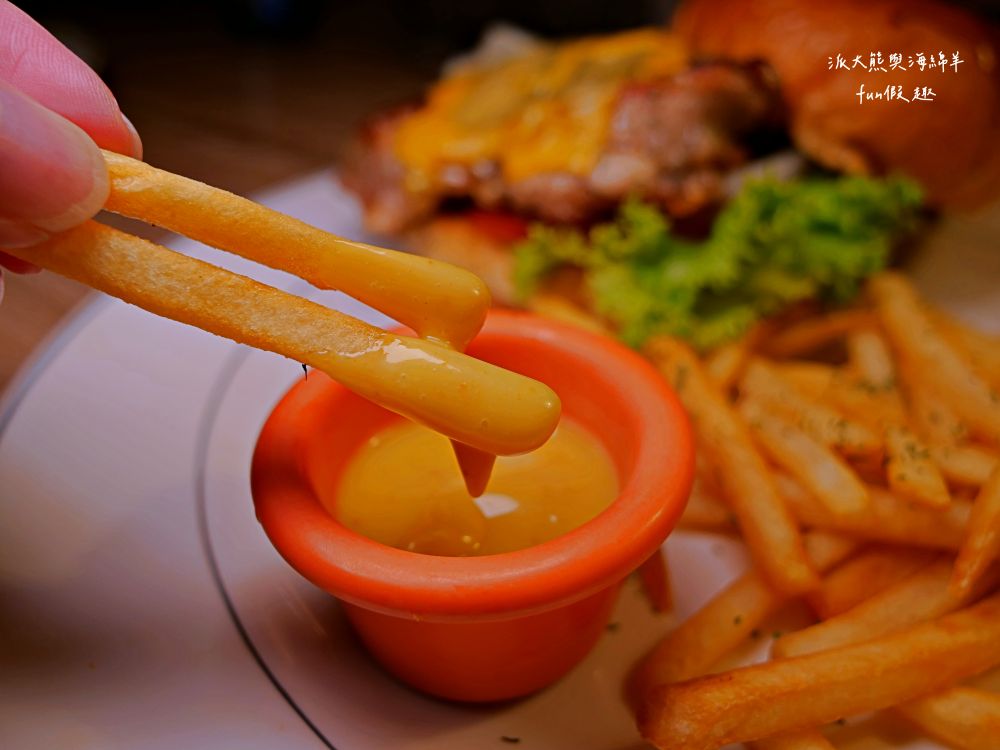 Oops驚奇咖啡|鄰近花蓮東大門夜市,裝潢氛圍充滿驚喜,早午餐、義大利麵、甜點一次滿足,鬧中取靜的熱門複合式餐廳,並提供寵物友善環境~2012年開幕 - 第27張圖 Oops驚奇咖啡|鄰近花蓮東大門夜市,裝潢氛圍充滿驚喜,早午餐、義大利麵、甜點一次滿足,鬧中取靜的熱門複合式餐廳,並提供寵物友善環境~2012年開幕