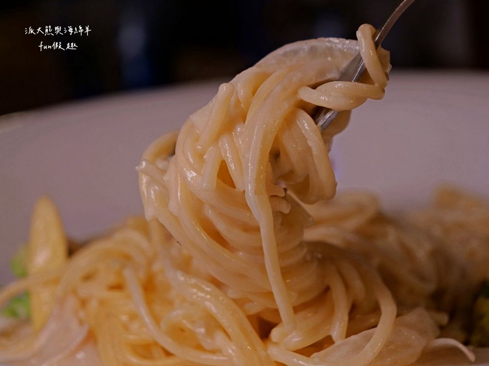 Oops驚奇咖啡|鄰近花蓮東大門夜市,裝潢氛圍充滿驚喜,早午餐、義大利麵、甜點一次滿足,鬧中取靜的熱門複合式餐廳,並提供寵物友善環境~2012年開幕 - 第35張圖 Oops驚奇咖啡|鄰近花蓮東大門夜市,裝潢氛圍充滿驚喜,早午餐、義大利麵、甜點一次滿足,鬧中取靜的熱門複合式餐廳,並提供寵物友善環境~2012年開幕