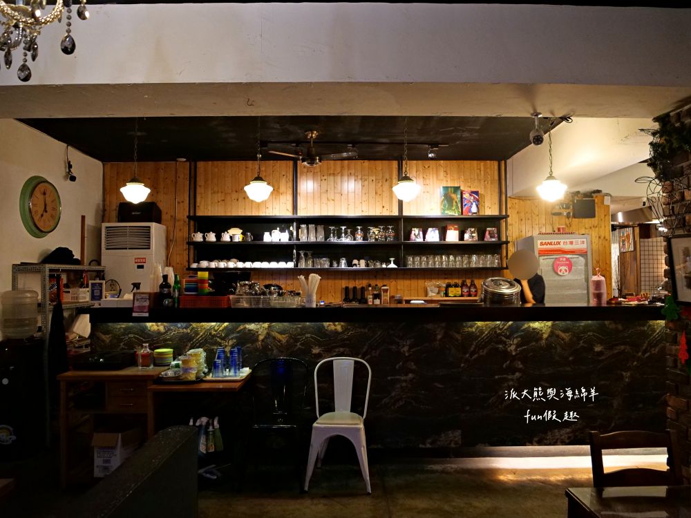 Oops驚奇咖啡|鄰近花蓮東大門夜市,裝潢氛圍充滿驚喜,早午餐、義大利麵、甜點一次滿足,鬧中取靜的熱門複合式餐廳,並提供寵物友善環境~2012年開幕 - 第10張圖 Oops驚奇咖啡|鄰近花蓮東大門夜市,裝潢氛圍充滿驚喜,早午餐、義大利麵、甜點一次滿足,鬧中取靜的熱門複合式餐廳,並提供寵物友善環境~2012年開幕