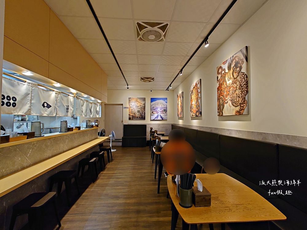 鷄塩拉麵吉鷄｜臺中後火車站日式拉麵，以濃郁雞白湯為基底，延續東京醬油拉麵超極丸創新精神，研發出松露奶油、雞湯咖哩、番茄雞湯等多種口味，吃不飽還能免費加湯加麵1次唷!!!超極丸2店～