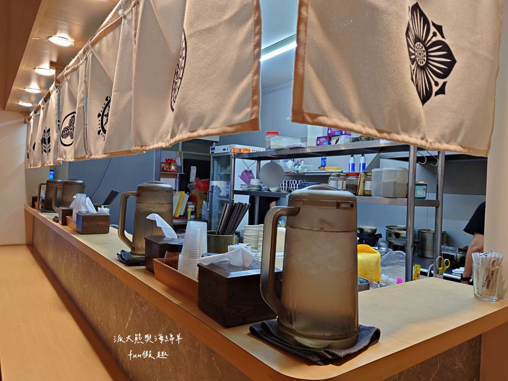 鷄塩拉麵吉鷄|臺中後火車站日式拉麵,以濃郁雞白湯為基底,延續東京醬油拉麵超極丸創新精神,研發出松露奶油、雞湯咖哩、番茄雞湯等多種口味,吃不飽還能免費加湯加麵1次唷!!!超極丸2店~ - 第7張圖 鷄塩拉麵吉鷄|臺中後火車站日式拉麵,以濃郁雞白湯為基底,延續東京醬油拉麵超極丸創新精神,研發出松露奶油、雞湯咖哩、番茄雞湯等多種口味,吃不飽還能免費加湯加麵1次唷!!!超極丸2店~