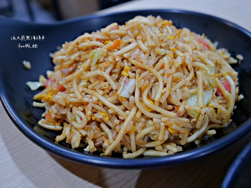 JOBA揪霸食堂—醬油蛋炒飯|招牌醬油蛋炒飯香濃四溢且份量十足,更獨創各種創意炒飯口味,來JOBA齁哩呷揪霸!臺中後火車站台式平價午晚餐好去處,其他還有揪霸炒麵、乾炒河粉、叻沙咖哩湯麵、麻婆燴飯等選擇~106.8.3開幕 - 第13張圖 JOBA揪霸食堂—醬油蛋炒飯|招牌醬油蛋炒飯香濃四溢且份量十足,更獨創各種創意炒飯口味,來JOBA齁哩呷揪霸!臺中後火車站台式平價午晚餐好去處,其他還有揪霸炒麵、乾炒河粉、叻沙咖哩湯麵、麻婆燴飯等選擇~106.8.3開幕