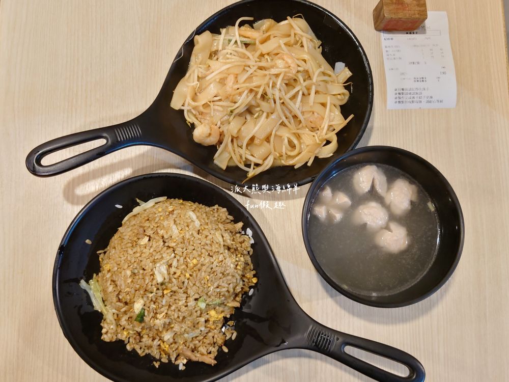 JOBA揪霸食堂—醬油蛋炒飯|招牌醬油蛋炒飯香濃四溢且份量十足,更獨創各種創意炒飯口味,來JOBA齁哩呷揪霸!臺中後火車站台式平價午晚餐好去處,其他還有揪霸炒麵、乾炒河粉、叻沙咖哩湯麵、麻婆燴飯等選擇~106.8.3開幕 - 第21張圖 JOBA揪霸食堂—醬油蛋炒飯|招牌醬油蛋炒飯香濃四溢且份量十足,更獨創各種創意炒飯口味,來JOBA齁哩呷揪霸!臺中後火車站台式平價午晚餐好去處,其他還有揪霸炒麵、乾炒河粉、叻沙咖哩湯麵、麻婆燴飯等選擇~106.8.3開幕
