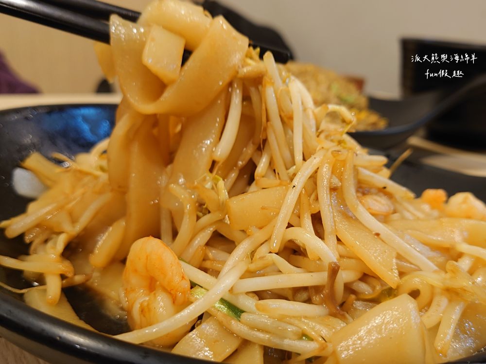 JOBA揪霸食堂—醬油蛋炒飯|招牌醬油蛋炒飯香濃四溢且份量十足,更獨創各種創意炒飯口味,來JOBA齁哩呷揪霸!臺中後火車站台式平價午晚餐好去處,其他還有揪霸炒麵、乾炒河粉、叻沙咖哩湯麵、麻婆燴飯等選擇~106.8.3開幕 - 第27張圖 JOBA揪霸食堂—醬油蛋炒飯|招牌醬油蛋炒飯香濃四溢且份量十足,更獨創各種創意炒飯口味,來JOBA齁哩呷揪霸!臺中後火車站台式平價午晚餐好去處,其他還有揪霸炒麵、乾炒河粉、叻沙咖哩湯麵、麻婆燴飯等選擇~106.8.3開幕