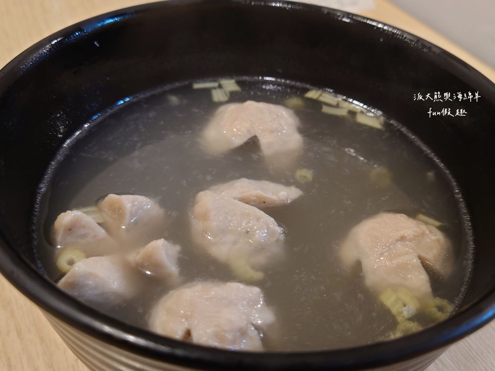 JOBA揪霸食堂—醬油蛋炒飯｜招牌醬油蛋炒飯香濃四溢且份量十足，更獨創各種創意炒飯口味，來JOBA齁哩呷揪霸!臺中後火車站台式平價午晚餐好去處，其他還有揪霸炒麵、乾炒河粉、叻沙咖哩湯麵、麻婆燴飯等選擇～106.8.3開幕