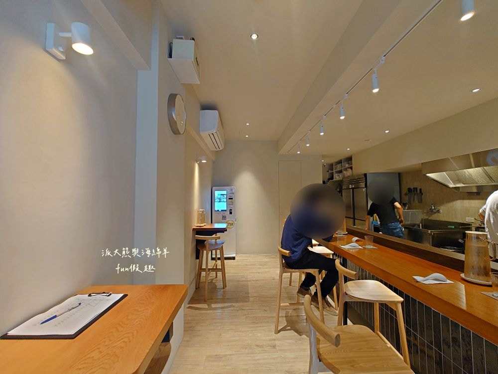 らあ麺Pete拉麵彼得/ピーター商店｜清麗淡雅日本拉麵與法式調味佐料跨界完美結合，不僅充滿高級西餐儀式感，更迸出拉麵多層次創意新風味，餐點美味CP值高，隱藏臺北大安巷弄間的低調拉麵店！！112.9月開幕～