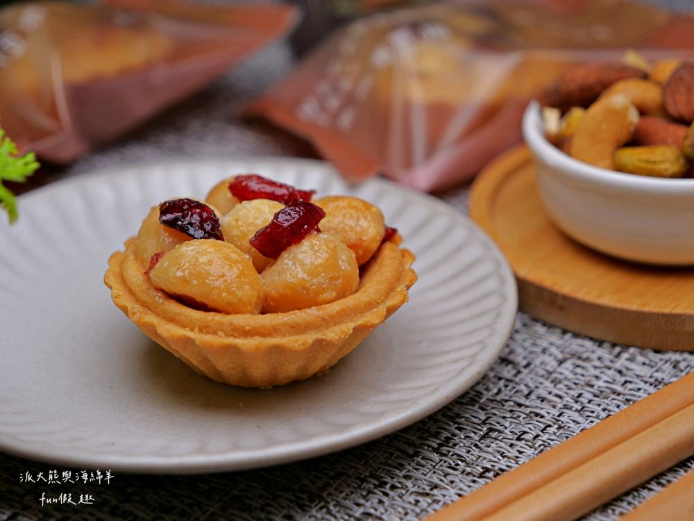 上信饌玉伴手禮｜2024中秋送禮最體面高質感首選，晚霞月昇共3種精美款式禮盒，熱銷品夏威夷豆塔、椒香豆塔、夏威夷潛艇、南棗核桃糕、太妃糖、堅果棒通通有，還有節氣限定必吃柚子酥，產品嚴選食材、美味健康涮嘴，送禮自用兩相宜，還可以指定期間到貨唷!!