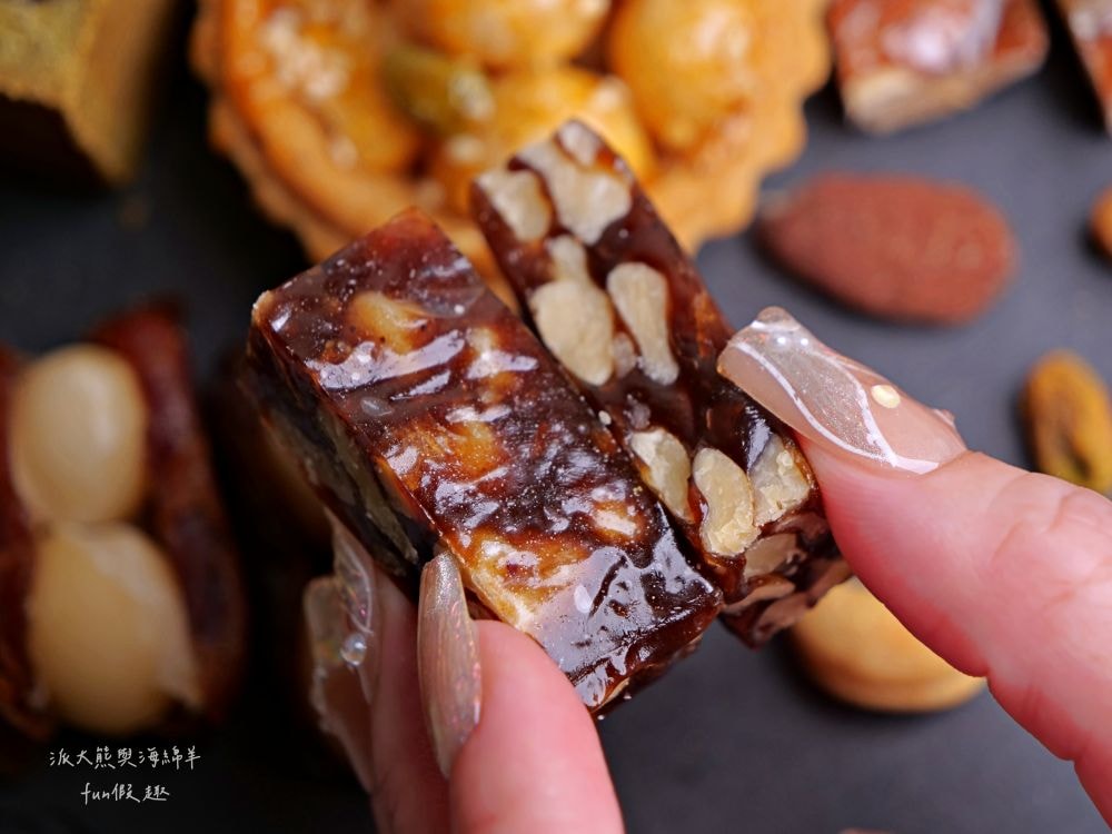 上信饌玉伴手禮｜2024中秋送禮最體面高質感首選，晚霞月昇共3種精美款式禮盒，熱銷品夏威夷豆塔、椒香豆塔、夏威夷潛艇、南棗核桃糕、太妃糖、堅果棒通通有，還有節氣限定必吃柚子酥，產品嚴選食材、美味健康涮嘴，送禮自用兩相宜，還可以指定期間到貨唷!!