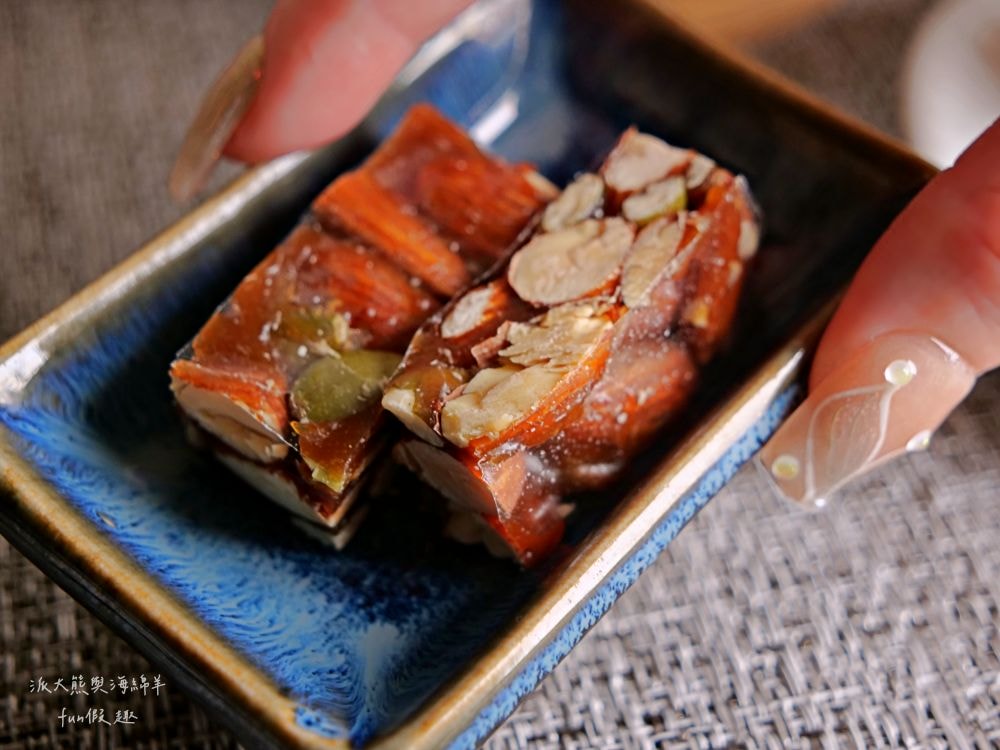 上信饌玉伴手禮｜2024中秋送禮最體面高質感首選，晚霞月昇共3種精美款式禮盒，熱銷品夏威夷豆塔、椒香豆塔、夏威夷潛艇、南棗核桃糕、太妃糖、堅果棒通通有，還有節氣限定必吃柚子酥，產品嚴選食材、美味健康涮嘴，送禮自用兩相宜，還可以指定期間到貨唷!!