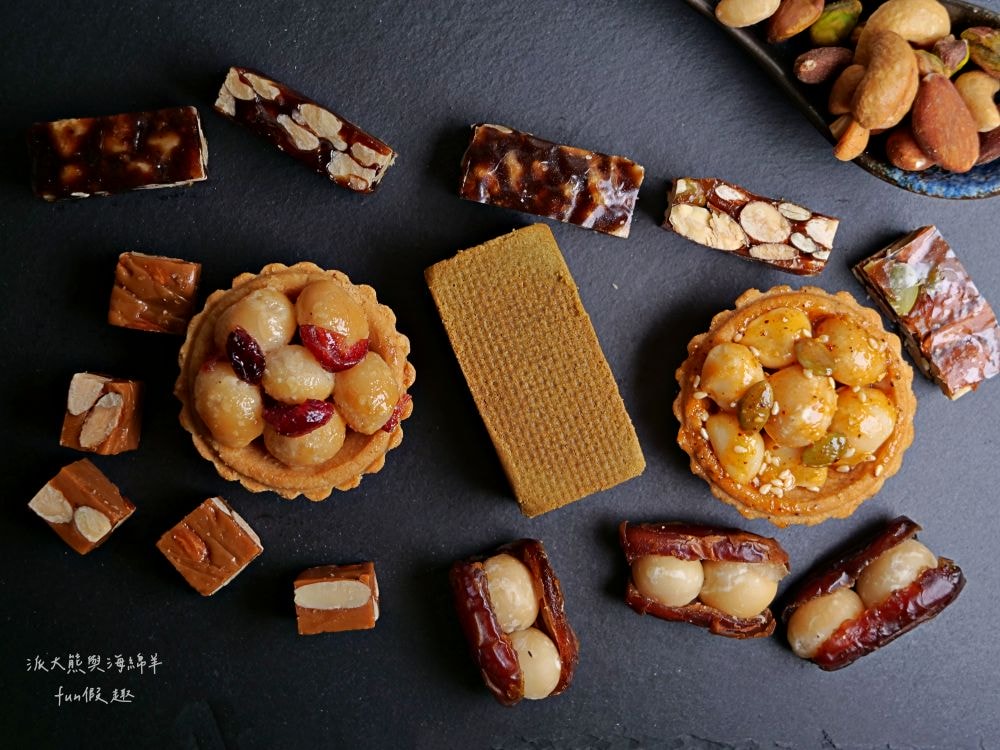 上信饌玉伴手禮｜2024中秋送禮最體面高質感首選，晚霞月昇共3種精美款式禮盒，熱銷品夏威夷豆塔、椒香豆塔、夏威夷潛艇、南棗核桃糕、太妃糖、堅果棒通通有，還有節氣限定必吃柚子酥，產品嚴選食材、美味健康涮嘴，送禮自用兩相宜，還可以指定期間到貨唷!!