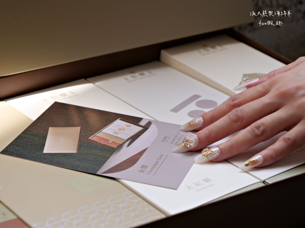 上信饌玉伴手禮｜2024中秋送禮最體面高質感首選，晚霞月昇共3種精美款式禮盒，熱銷品夏威夷豆塔、椒香豆塔、夏威夷潛艇、南棗核桃糕、太妃糖、堅果棒通通有，還有節氣限定必吃柚子酥，產品嚴選食材、美味健康涮嘴，送禮自用兩相宜，還可以指定期間到貨唷!!