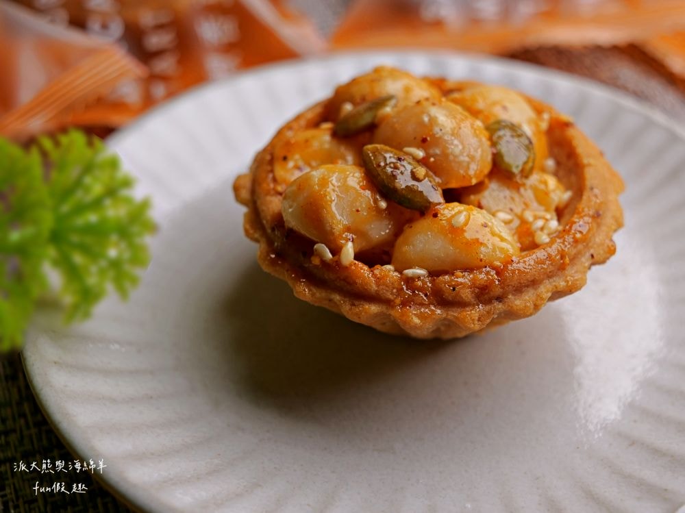 上信饌玉伴手禮｜2024中秋送禮最體面高質感首選，晚霞月昇共3種精美款式禮盒，熱銷品夏威夷豆塔、椒香豆塔、夏威夷潛艇、南棗核桃糕、太妃糖、堅果棒通通有，還有節氣限定必吃柚子酥，產品嚴選食材、美味健康涮嘴，送禮自用兩相宜，還可以指定期間到貨唷!!