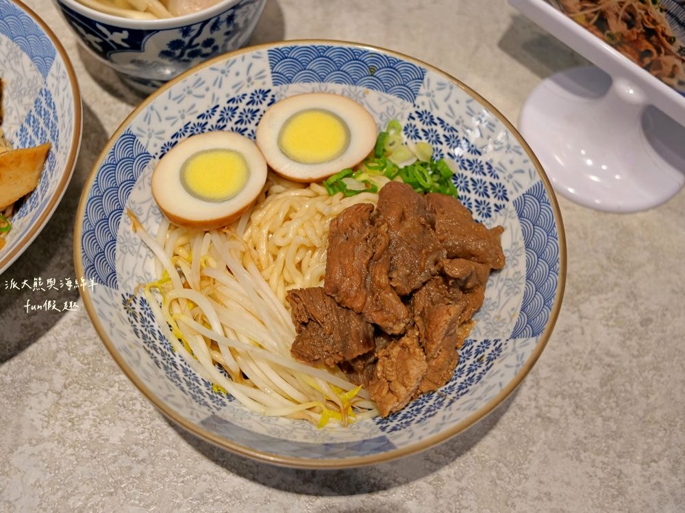 夥拌麵｜老宅改建並注入文青靈魂的優質平價麵館，臺中後火車站銅板美食，走8分鐘來互助街裡享用溫馨夥拌麵～