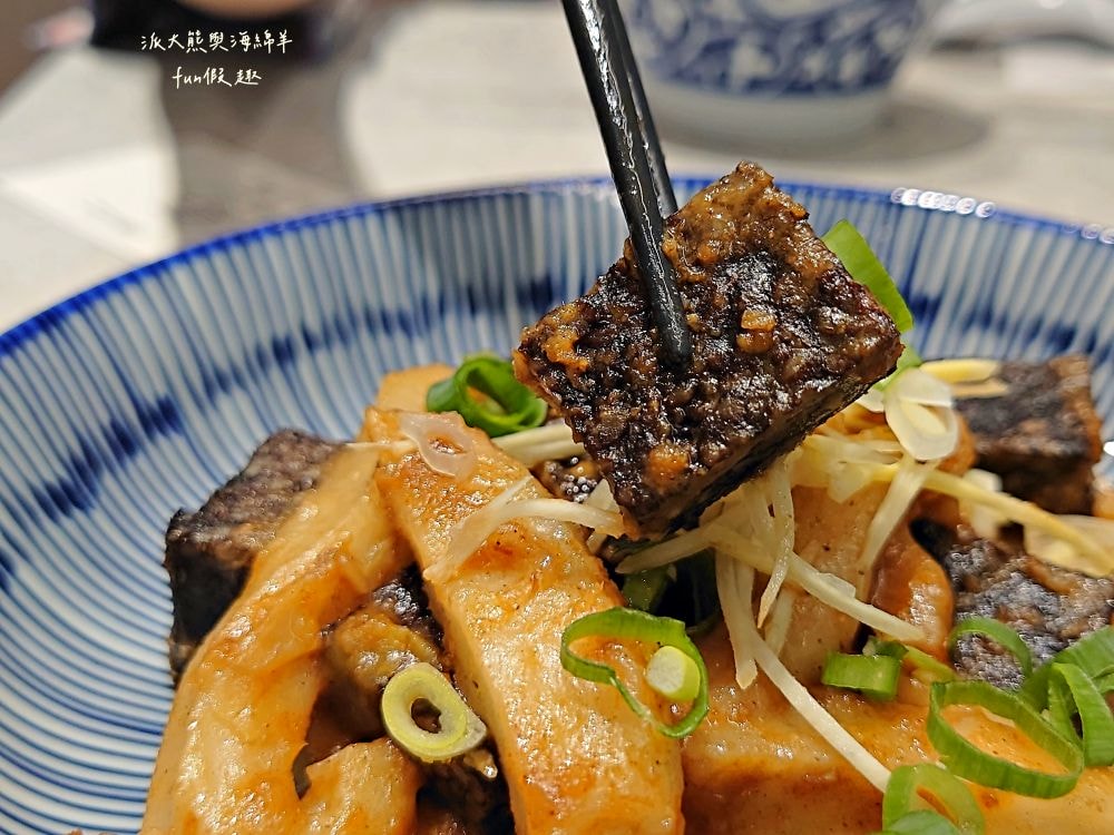 夥拌麵｜老宅改建並注入文青靈魂的優質平價麵館，臺中後火車站銅板美食，走8分鐘來互助街裡享用溫馨夥拌麵～